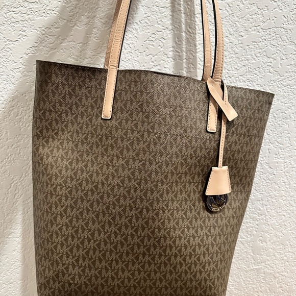 Michael Kors Large Tote - Picture 7 of 9